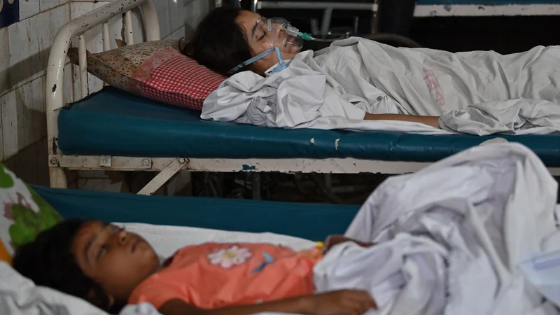 চট্টগ্রামে সড়ক দুর্ঘটনা: আহত তিনজনের অবস্থা গুরুতর